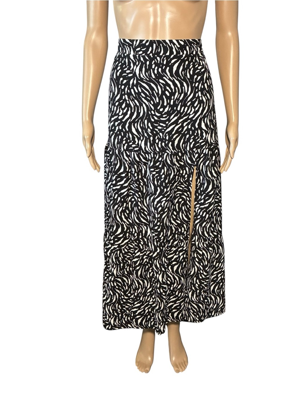 Nine West Womens Maxi SkirtXXL Black White Rayon Blend Tiered Front Slit Pull-On